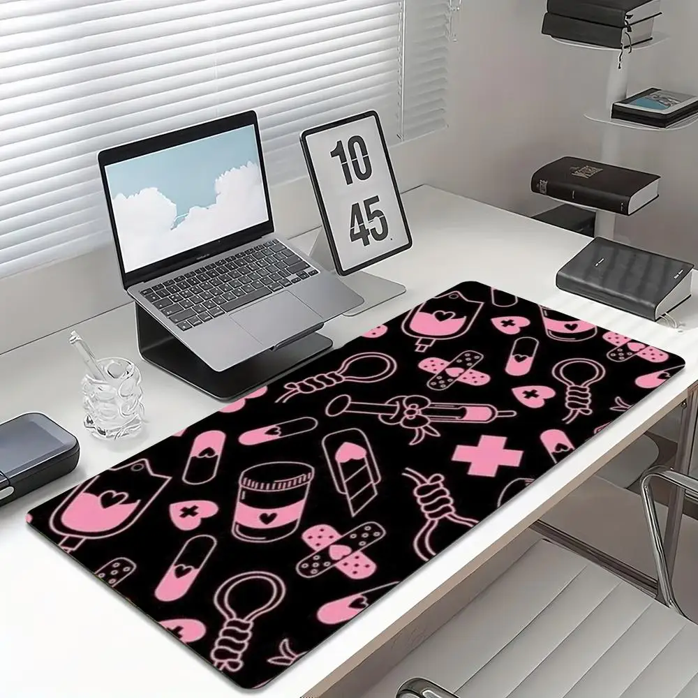 Desk Setup Pc And Laptop - แผ่นรองเมาส์ลายการแพทย์สีชมพูน่ารัก แผ่นรองโต๊ะยางกันลื่น ขอบเย็บ สำหรับคอมพิวเตอร์ แล็ปท็อป ใช้ในบ้านและสำนักงาน